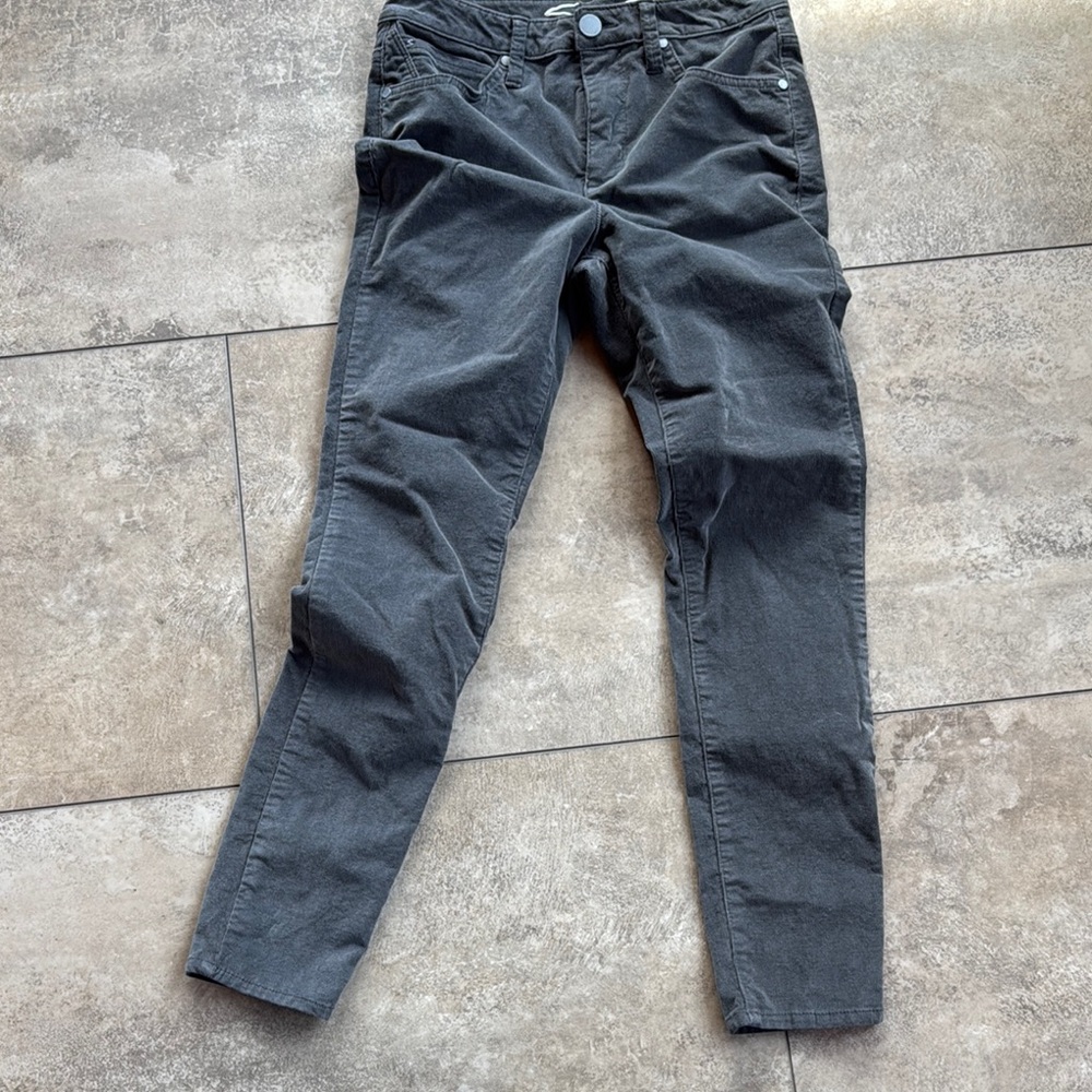Seven7 Gray Skinny Jeans with Articulated Knees